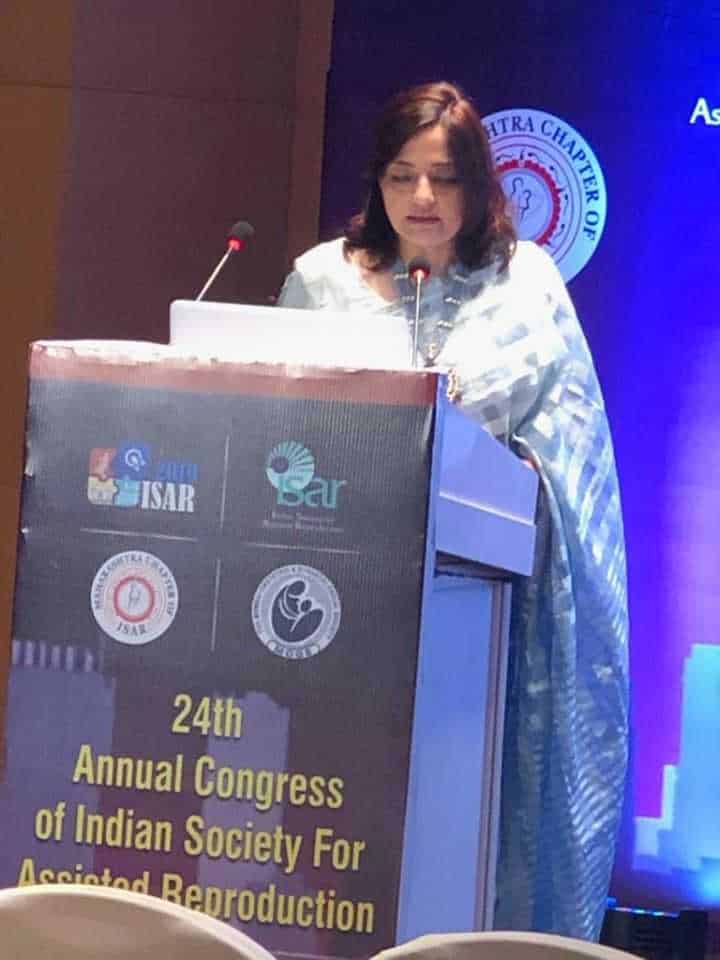 Dr Sumita Sofat Presenting Talk on Oocyte Pick Up in ISSAR Conference Mumbai